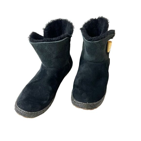 UGG Classic Ankle Bootie Women's 7 Black Leather Sheepskin Lining Pull On Casual - Picture 3 of 11